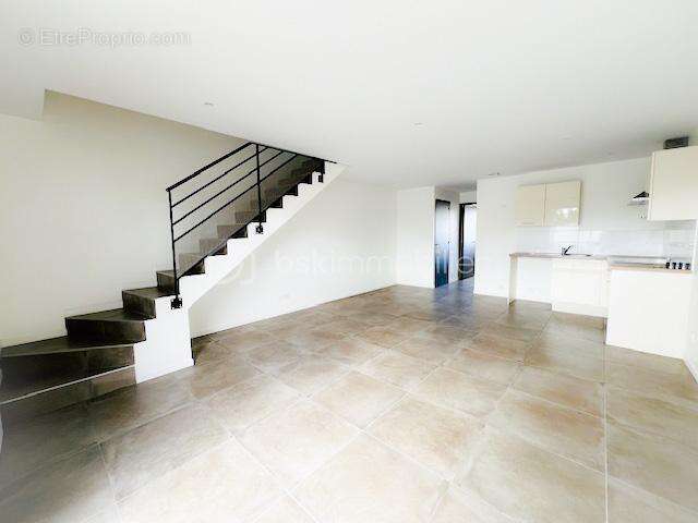 Appartement à GREZIEU-LA-VARENNE