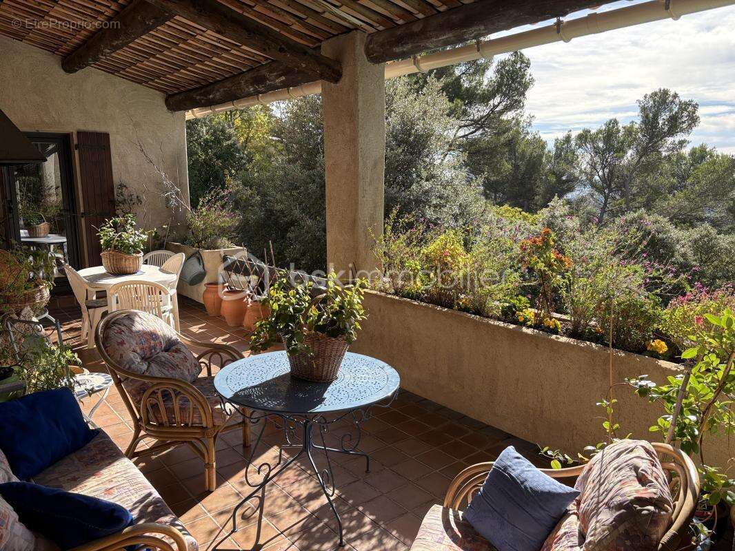 Maison avec 4 chambres sur 1650 m² de terrain - photo 3