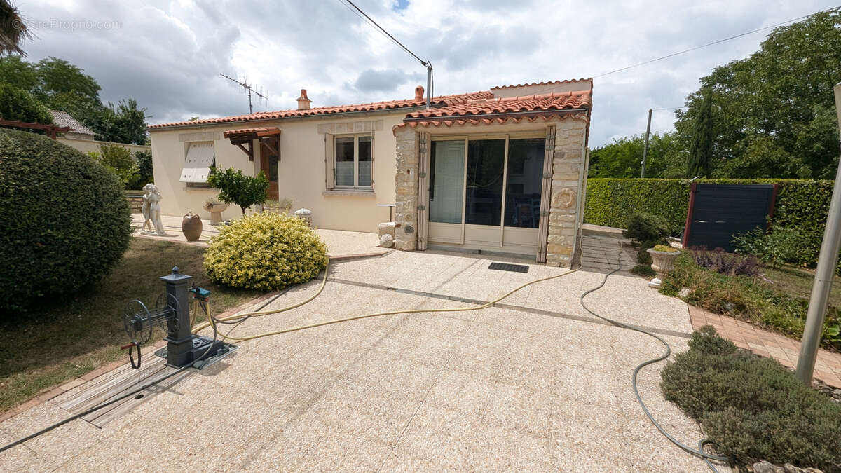Maison à SANSAIS