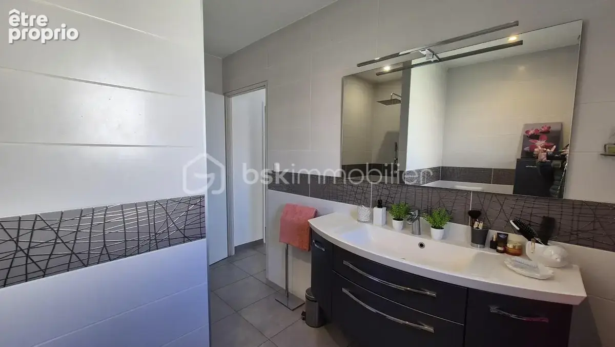 A vendre villa trois faces recente de 82m² sur terrain de 286m² a elne - en plain pied - deux chambres - garage - aucun travaux  - photo 21