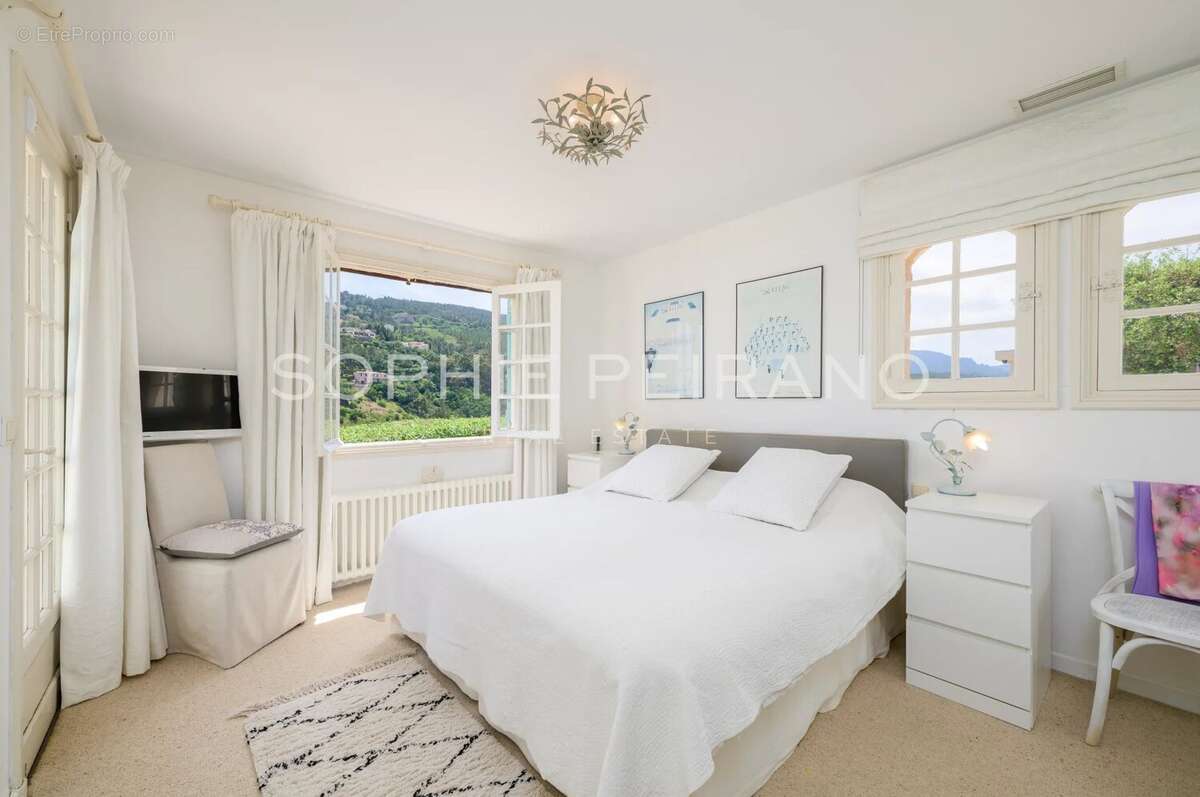 Maison à MANDELIEU-LA-NAPOULE