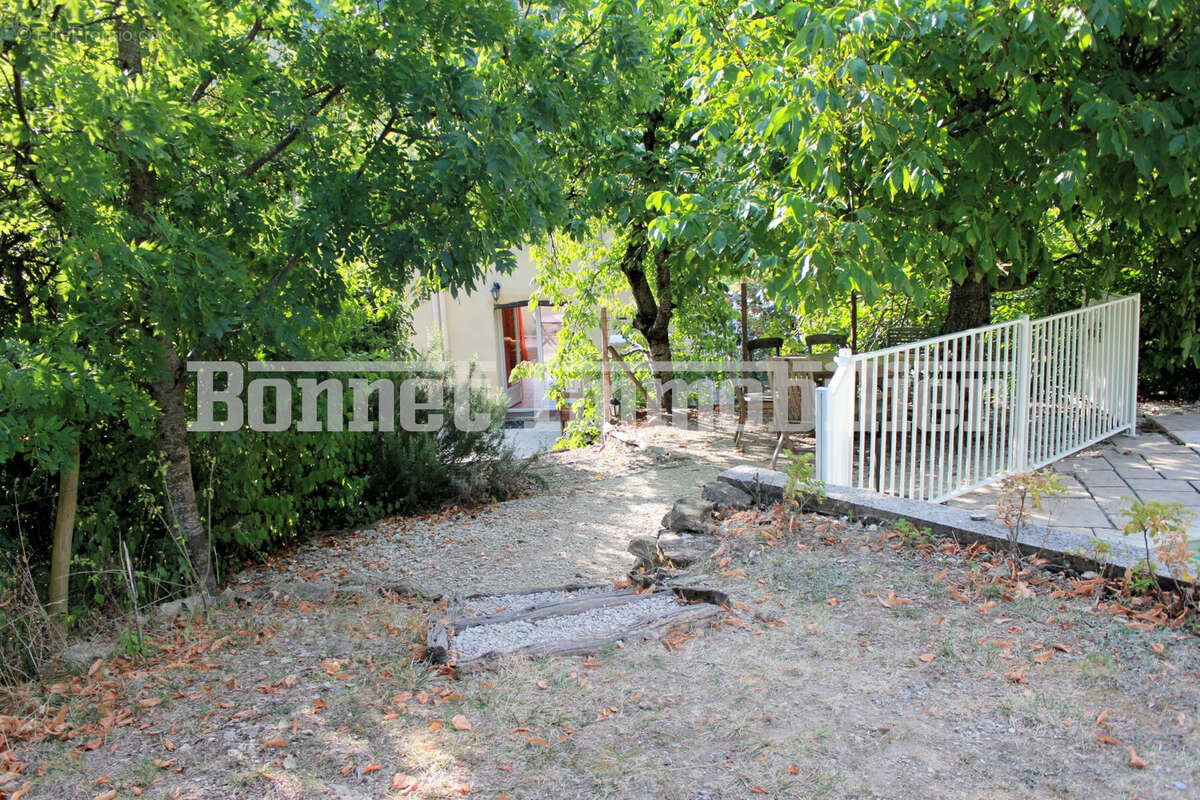 Maison à CHAUDEBONNE