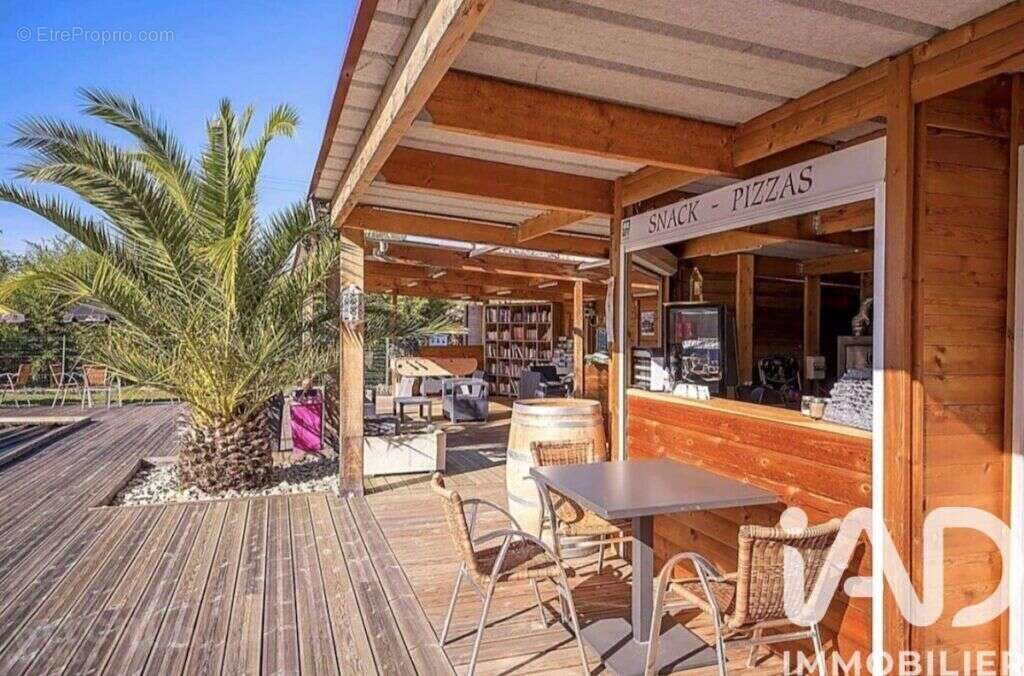 Photo 3 - Commerce à SAINT-CHAMARAND