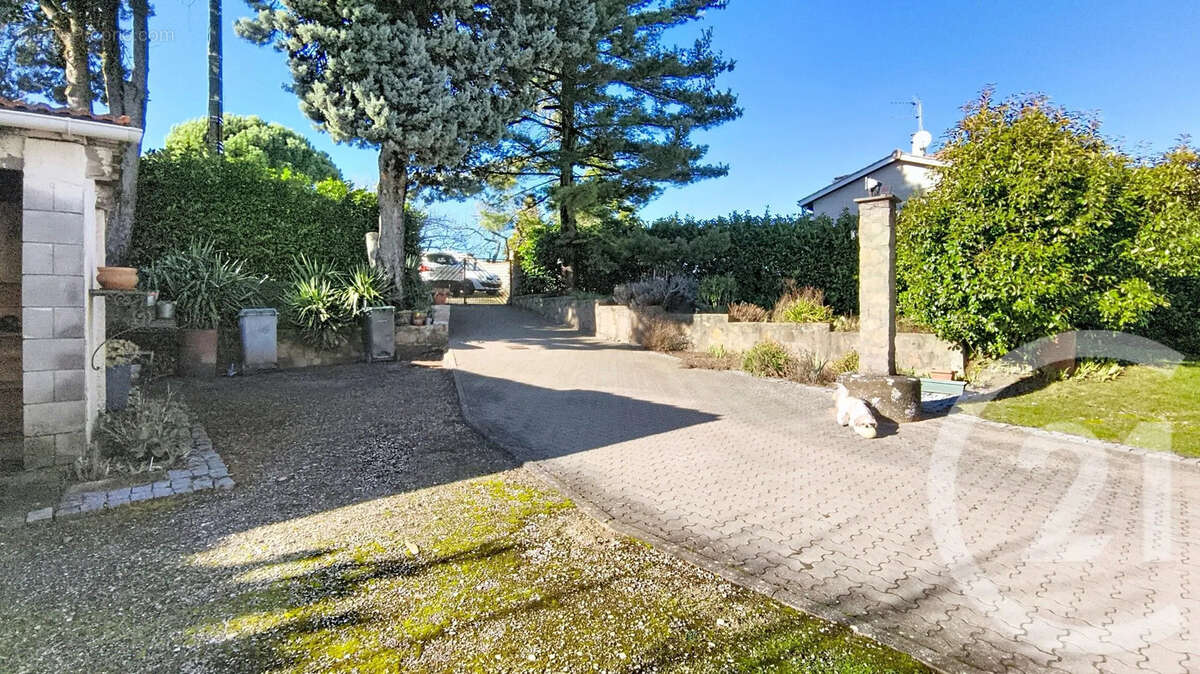 Maison à SAINT-CYR-SUR-LE-RHONE