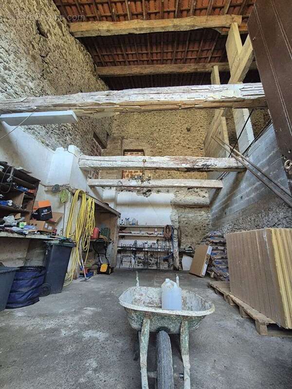 Maison T5 de 134 m² avec dependances et jardin de 739 m² - photo 8