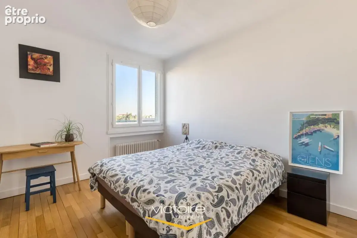 Montchat - Cours du Docteur Long - T3 traversant 70 m², 5e étage avec ascenseur, balcon et garage - photo 8