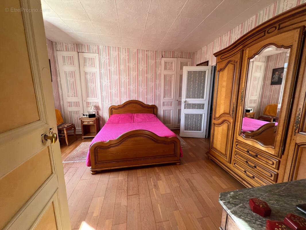 Maison de maître au fond d'une allée au calme avec annexes - photo 23