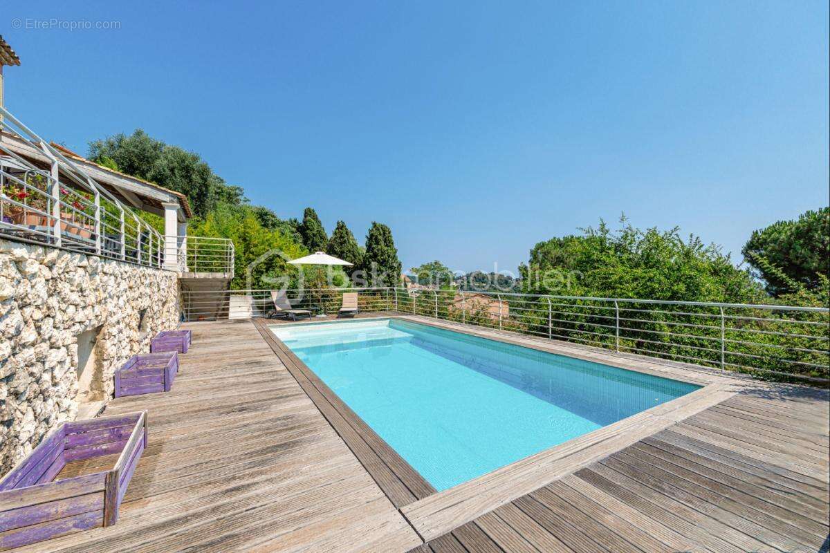 Élégante bastide avec vue mer, piscine et 160 m² d'annexes - photo 7