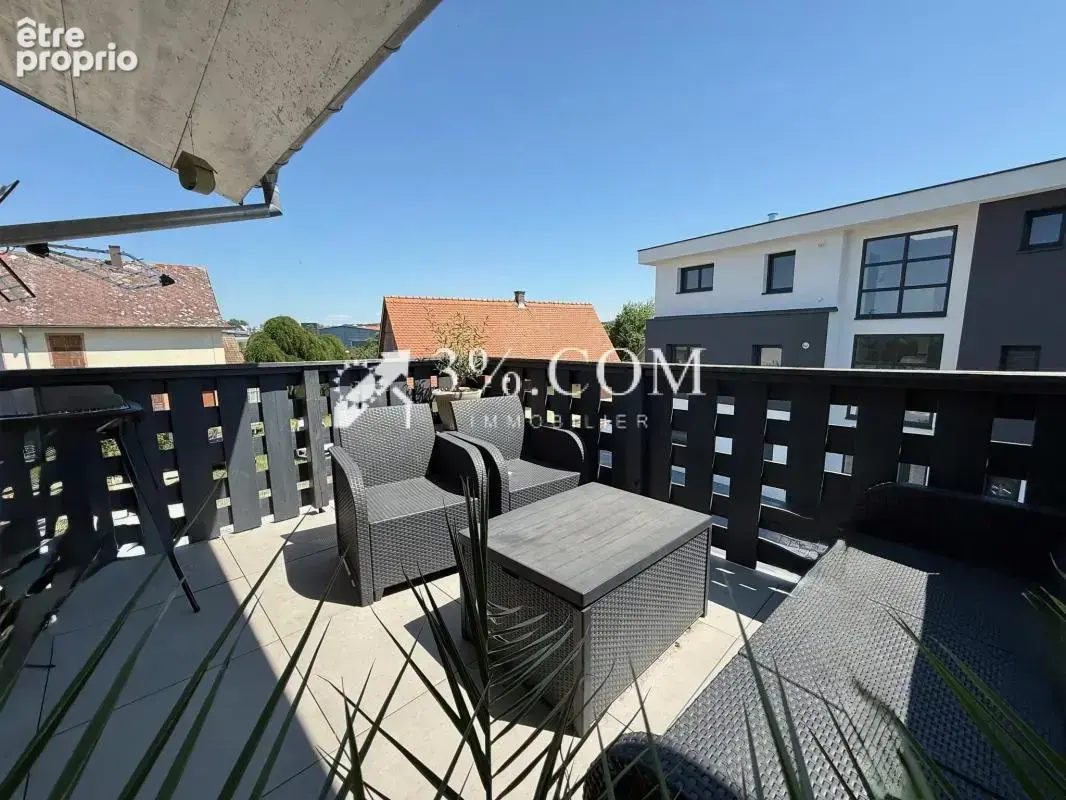 3%COM Très beau F2 avec terrasse - cave - photo 3