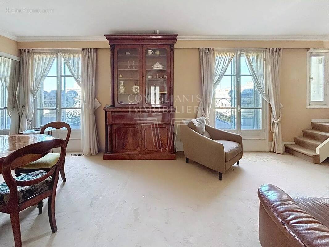 Appartement à NEUILLY-SUR-SEINE