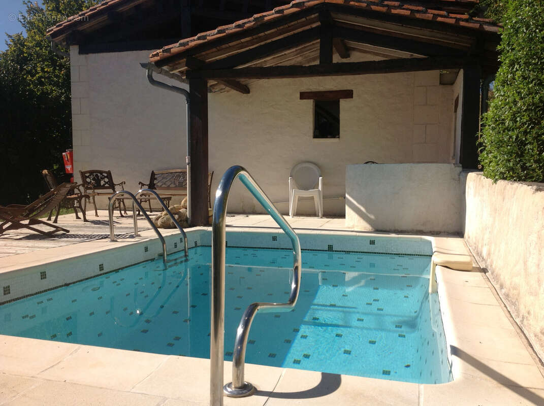 Dordogne - Périgueux - Grand-brassac - Maison en pierres apparentes de 190 m2 + grange + atelier + piscine - photo 4