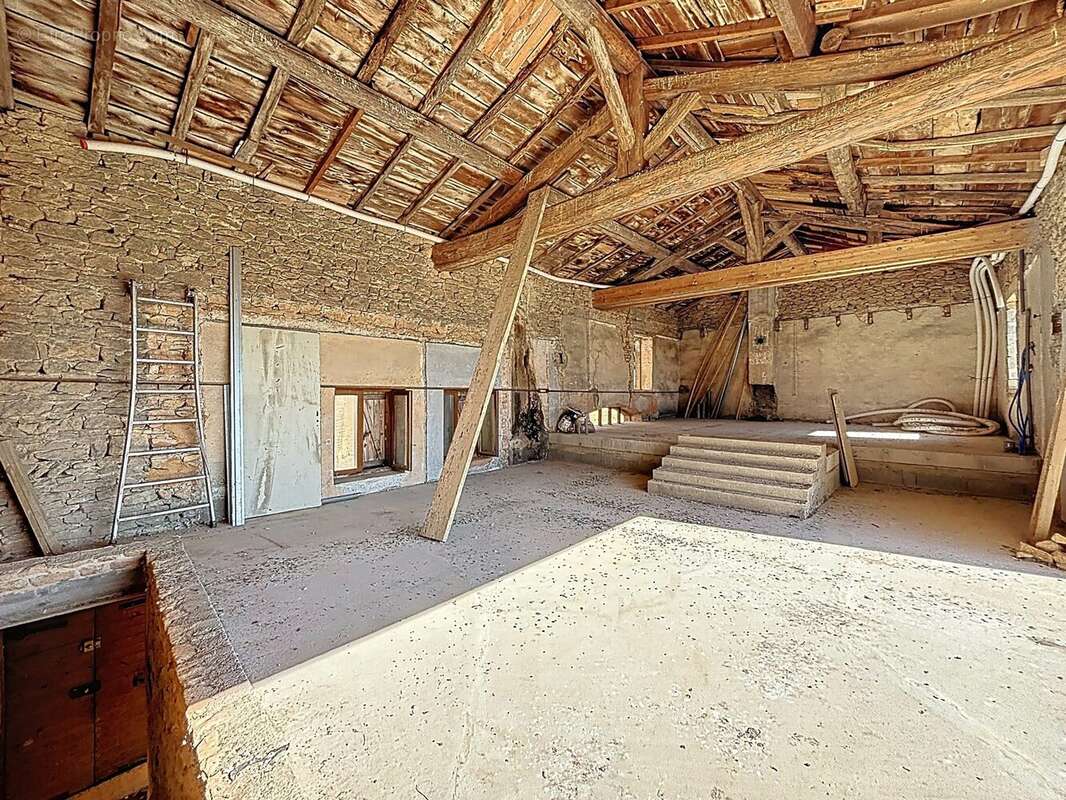 Appartement à FRONTENAS