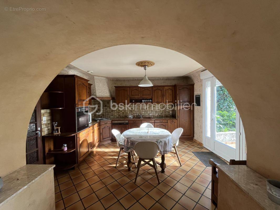 Maison à SAINT-THUAL