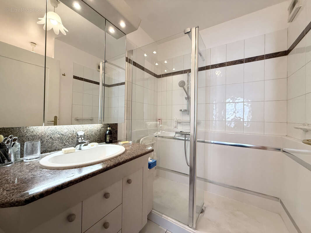 Appartement à COURBEVOIE