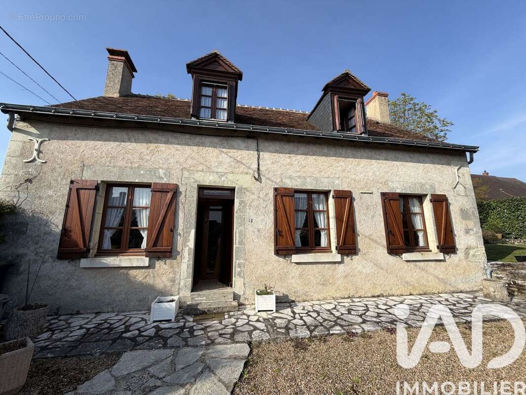 Maison 110 m² à Beaumont-La-Ronce  - photo 3