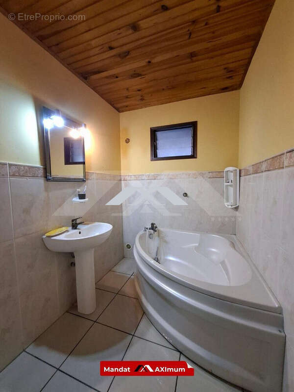 Maison à LES AVIRONS