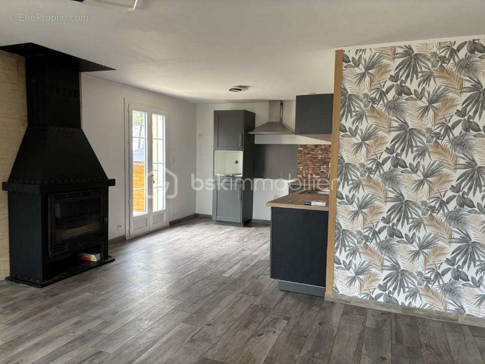 Maison à MONTLIEU-LA-GARDE