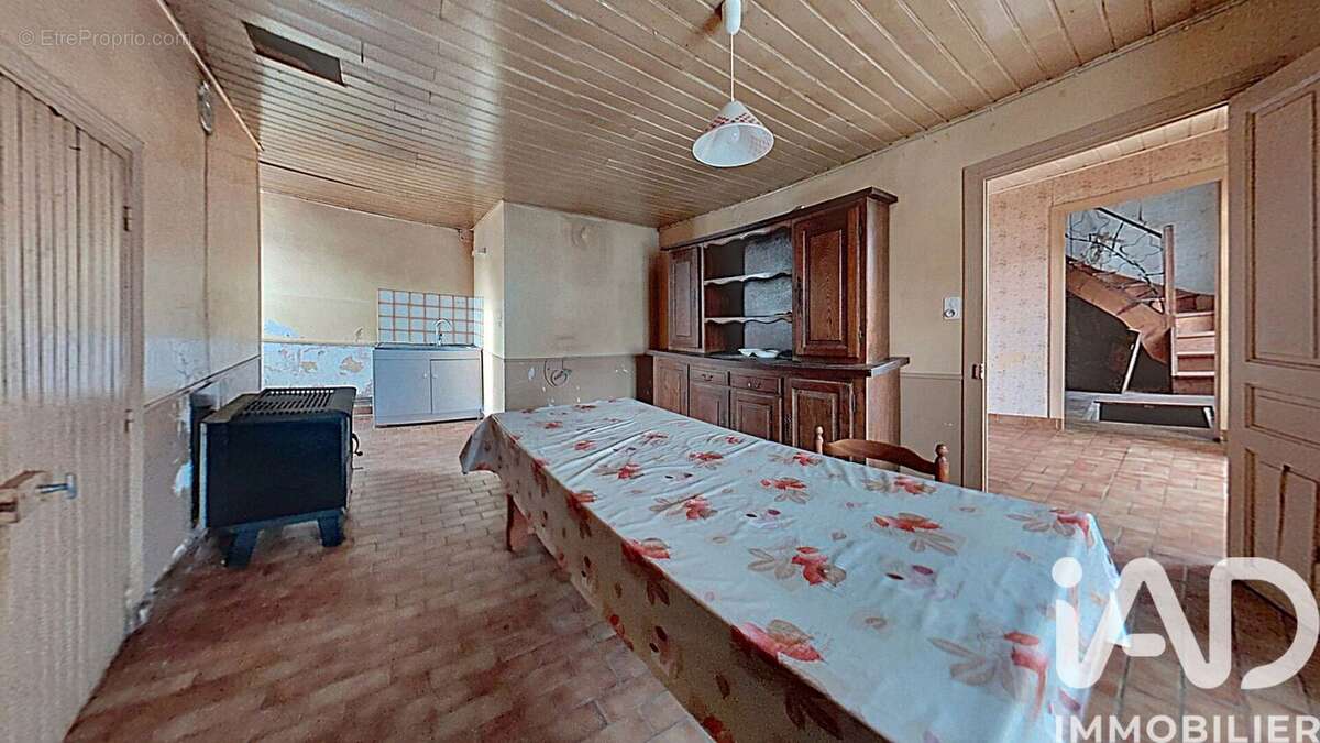 Maison 100 m² à Bourg-Lastic  - photo 6