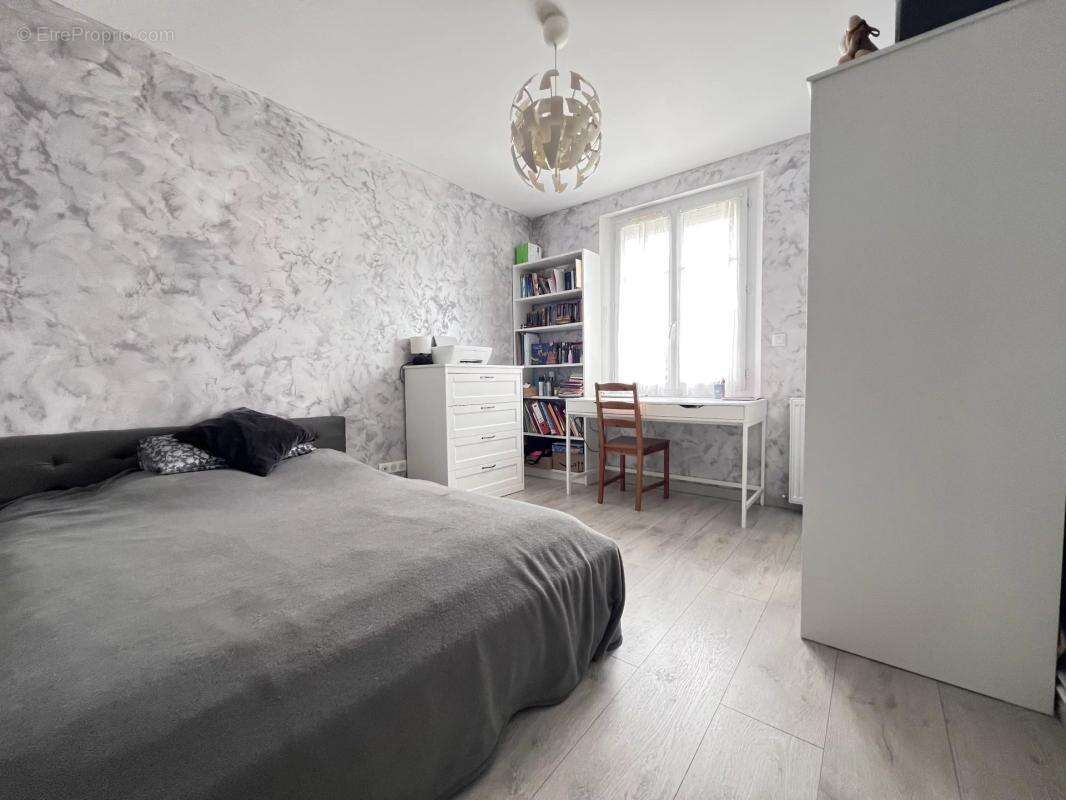 Appartement à LES CLAYES-SOUS-BOIS