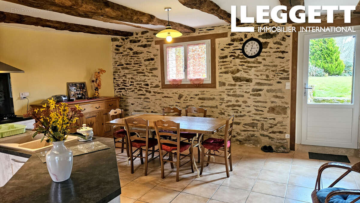 Maison à LA CHAPELLE-MONTBRANDEIX