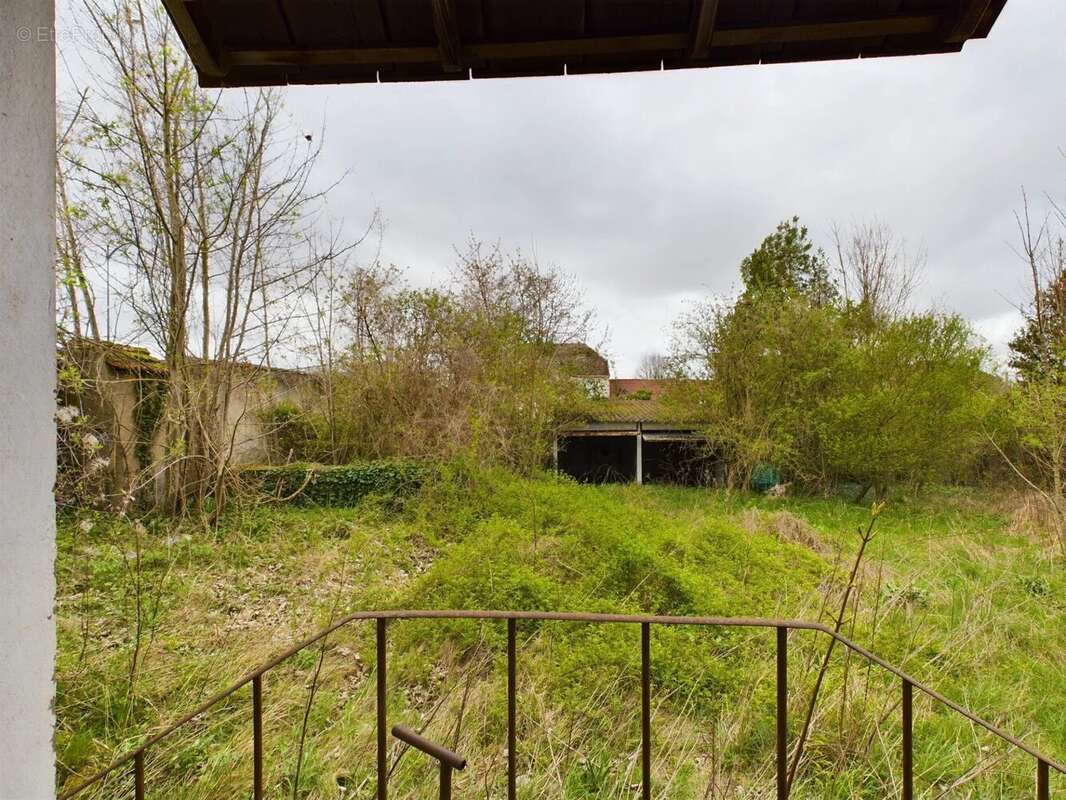 Maison à MAIZIERES-LA-GRANDE-PAROISSE