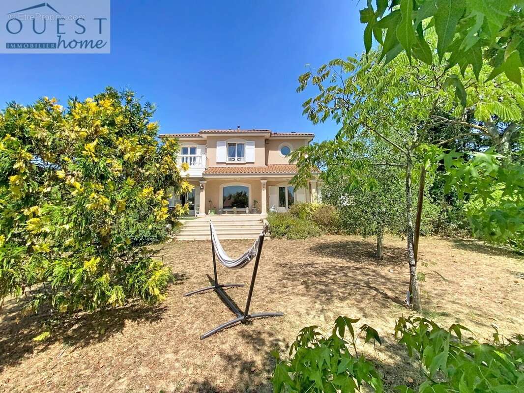Propriété familiale de 5 chambres, 314m2 avec vue sur les mo - photo 8