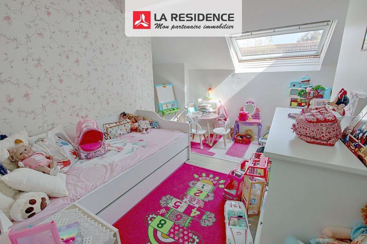 Appartement à LE MESNIL-SAINT-DENIS