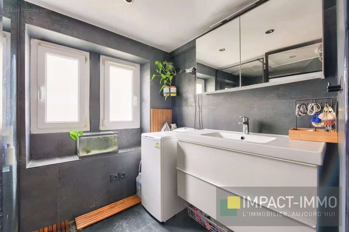 Appartement à COURBEVOIE