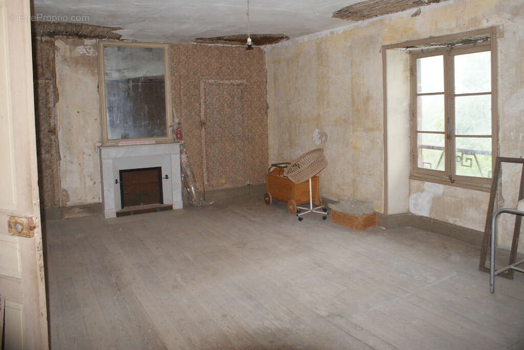 Maison à COLLONGES-LA-ROUGE