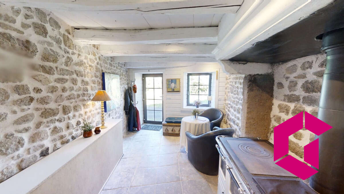 Maison à TOURS-SUR-MEYMONT