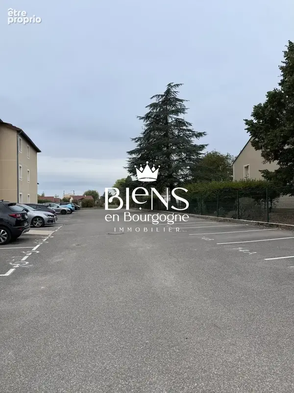 PARKING EXTÉRIEUR