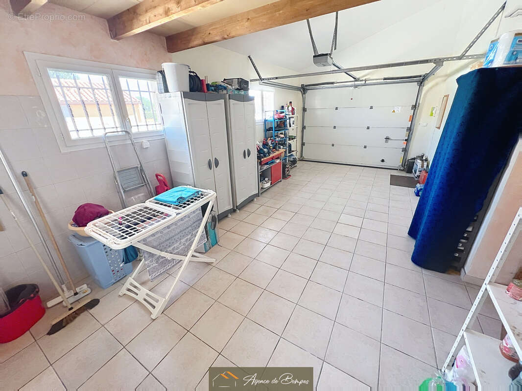 - villa 4 faces 148 m2 hbts  sur 1000 m2 de terrain -t2 independants 21 m2 - 2 garages 36 et 26 m2 - photo 22