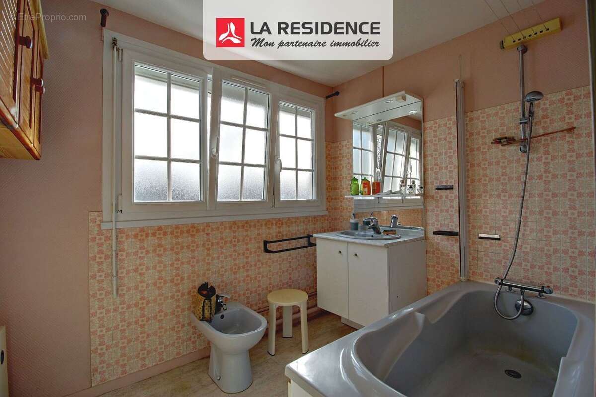 Maison à SAINT-ETIENNE-DU-ROUVRAY