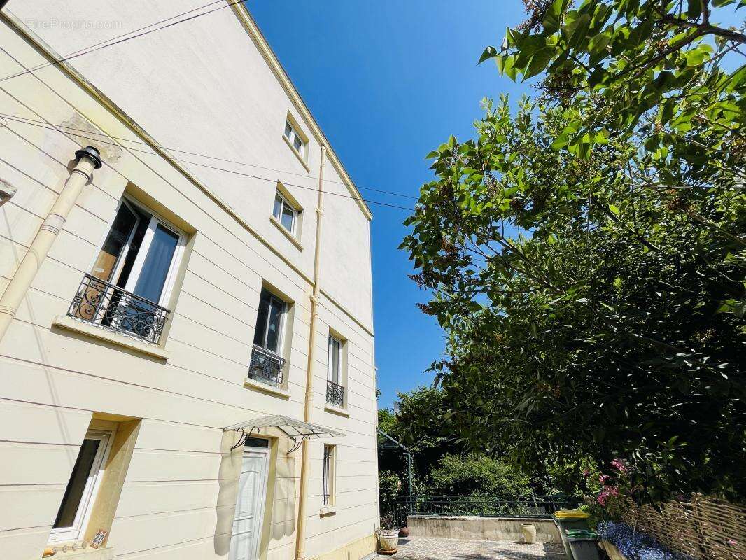 Appartement à MONTROUGE