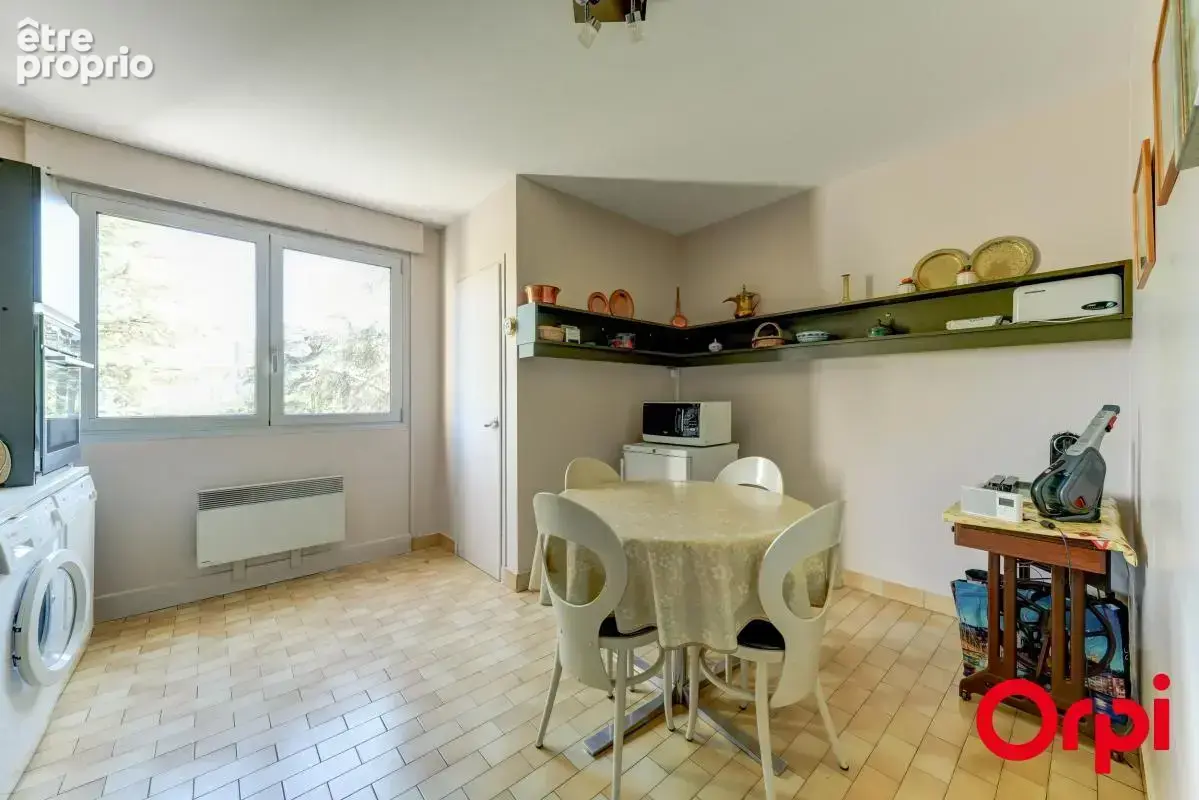 CALUIRE BOURG - T5 de 106,90 m² traversant dans résidence de standing - photo 8
