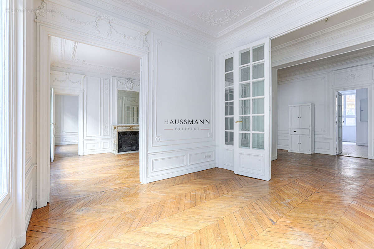 Appartement à PARIS-16E