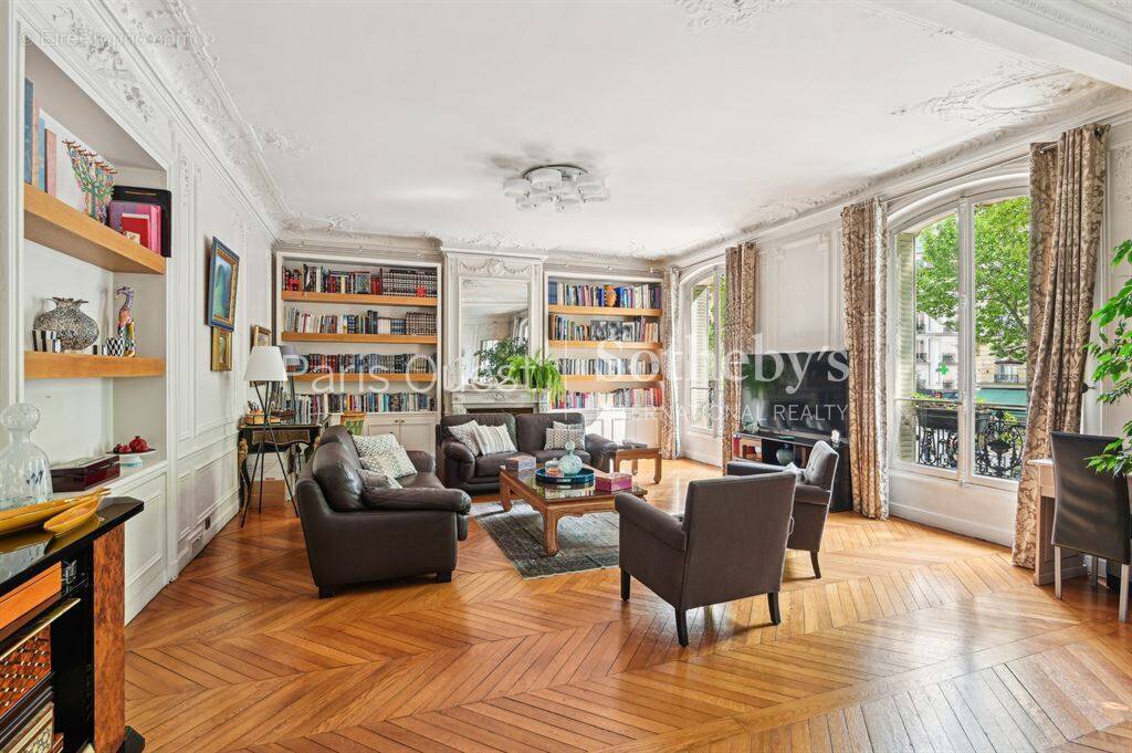Appartement à NEUILLY-SUR-SEINE