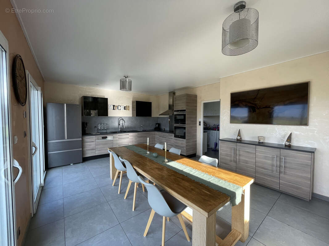 Maison à SAINT-MAGNE-DE-CASTILLON