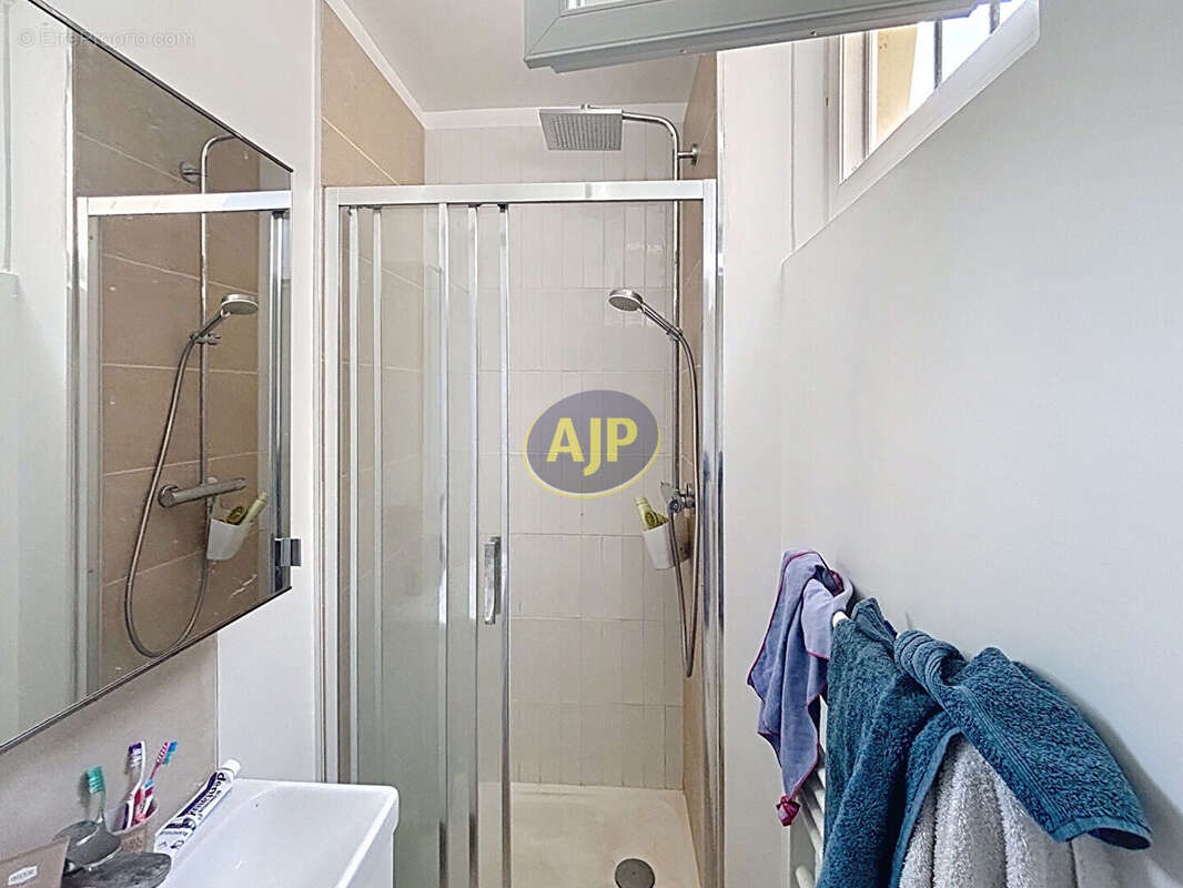 PARIS 75015 : Appartement trois pièces - photo 8