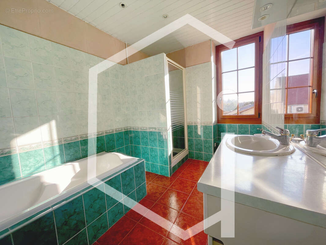 Maison à ENTRAINS-SUR-NOHAIN