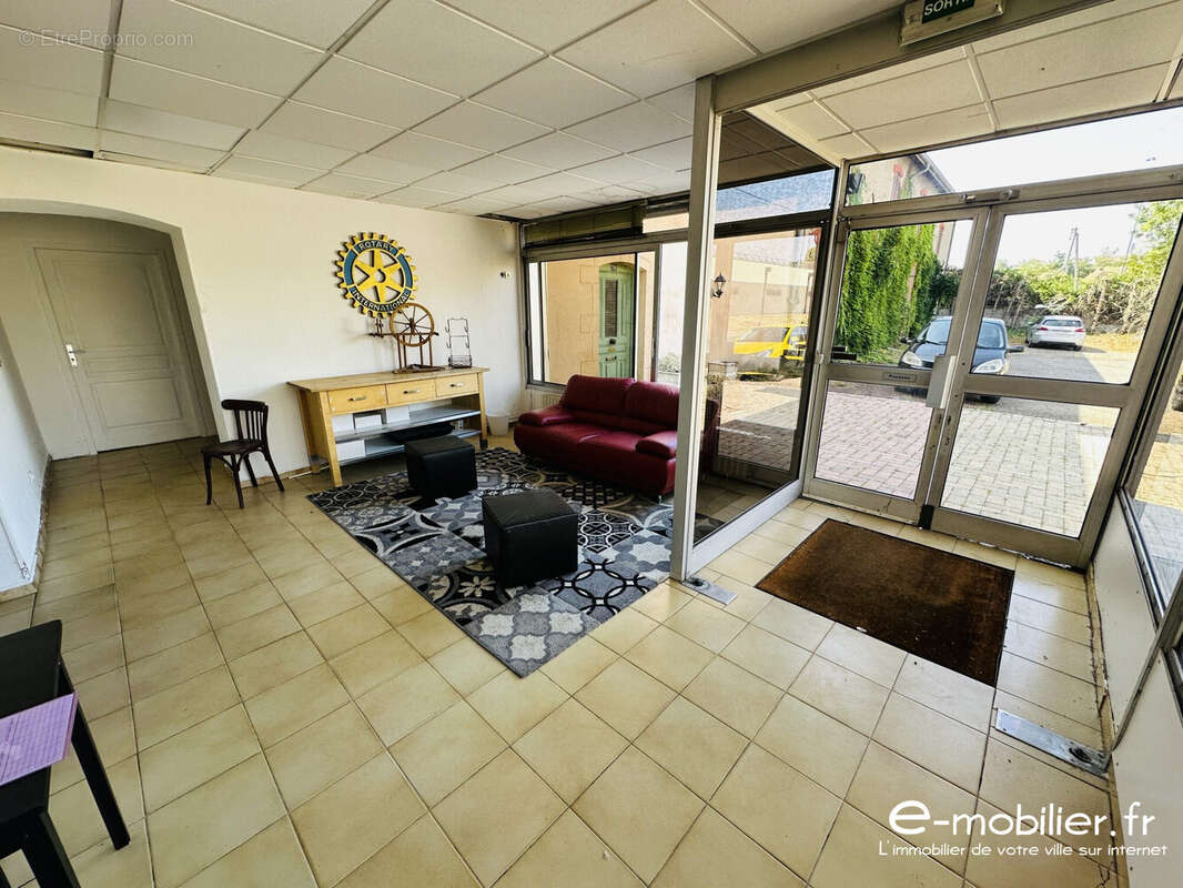 Maison 530 m² à La Clayette  - photo 5