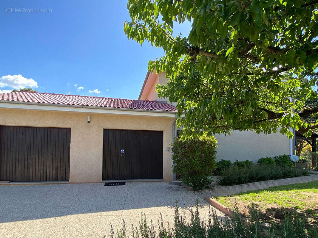 Genas maison 143m² +garage Dble+piscine+ Terrrain 857m² - photo 14