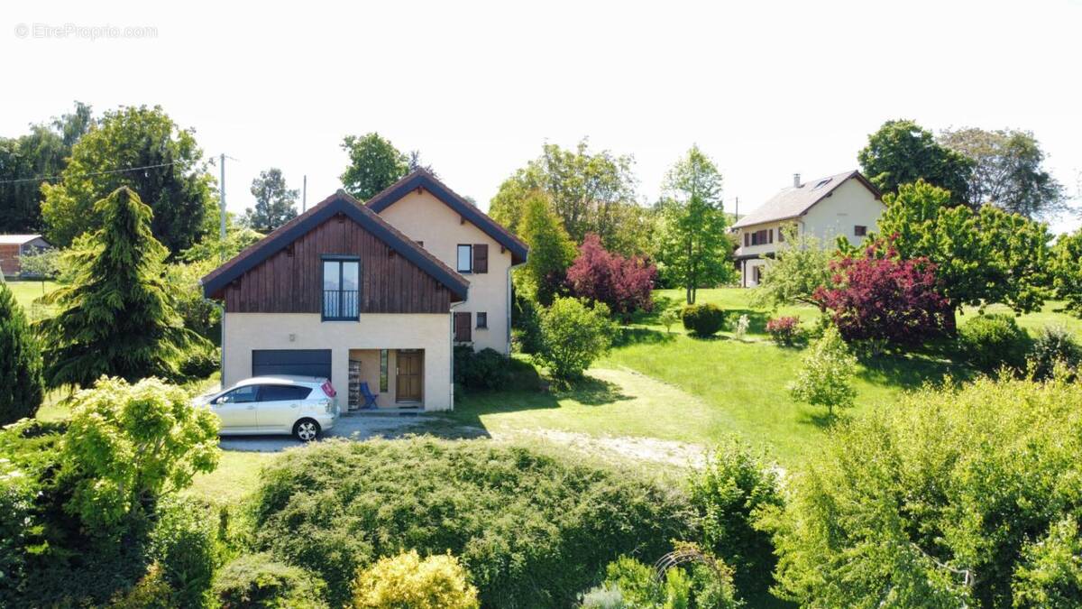 Maison à SAINT-GEOIRE-EN-VALDAINE
