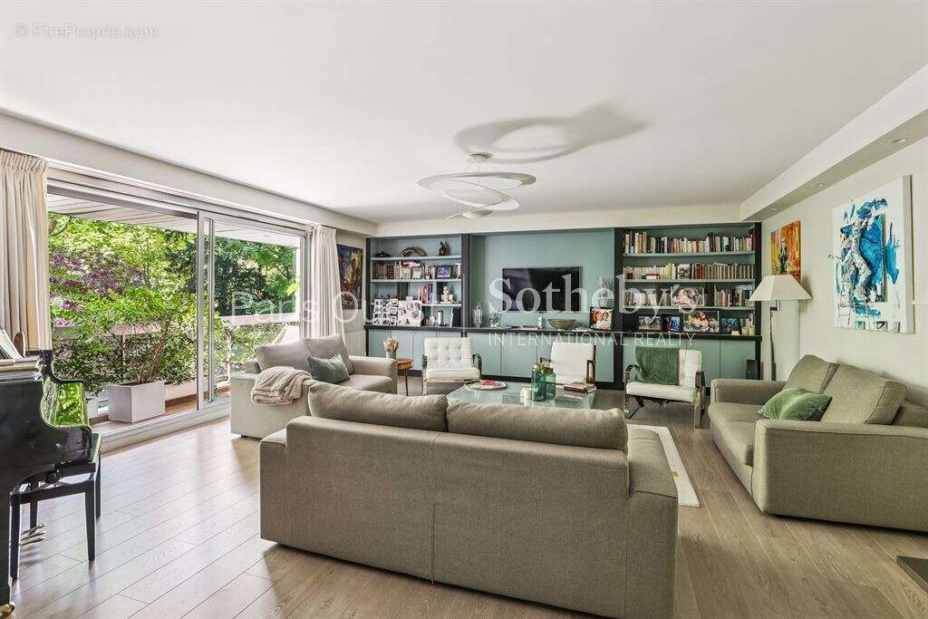 Appartement à NEUILLY-SUR-SEINE