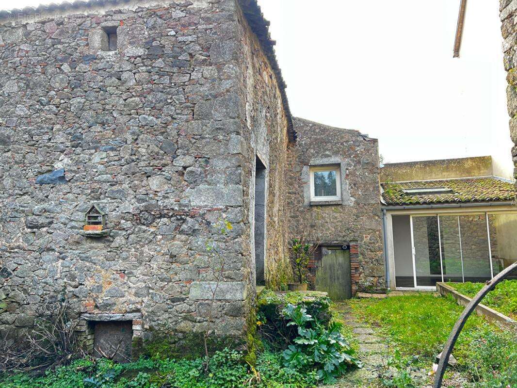 Maison à POUZAUGES