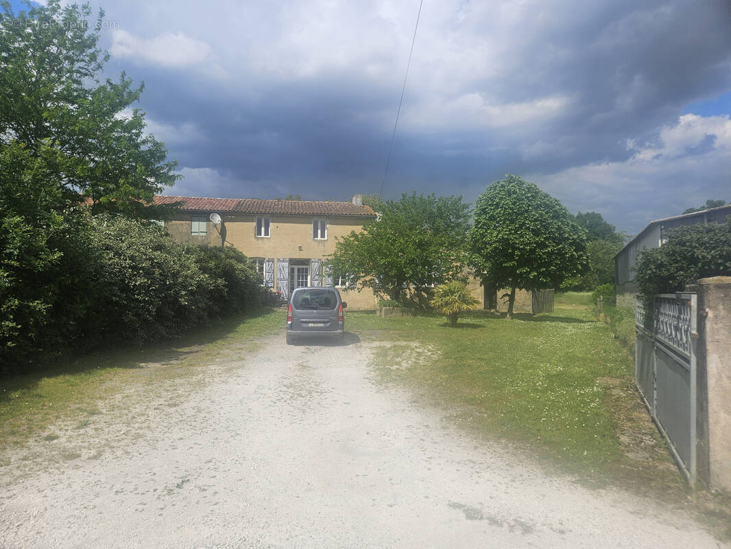 Maison à CORME-ECLUSE