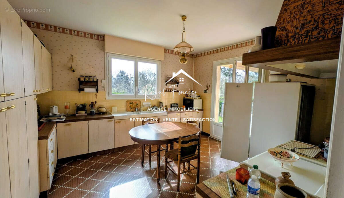 Cuisine indépendante et accès à la terrasse - Maison à CHATELLERAULT