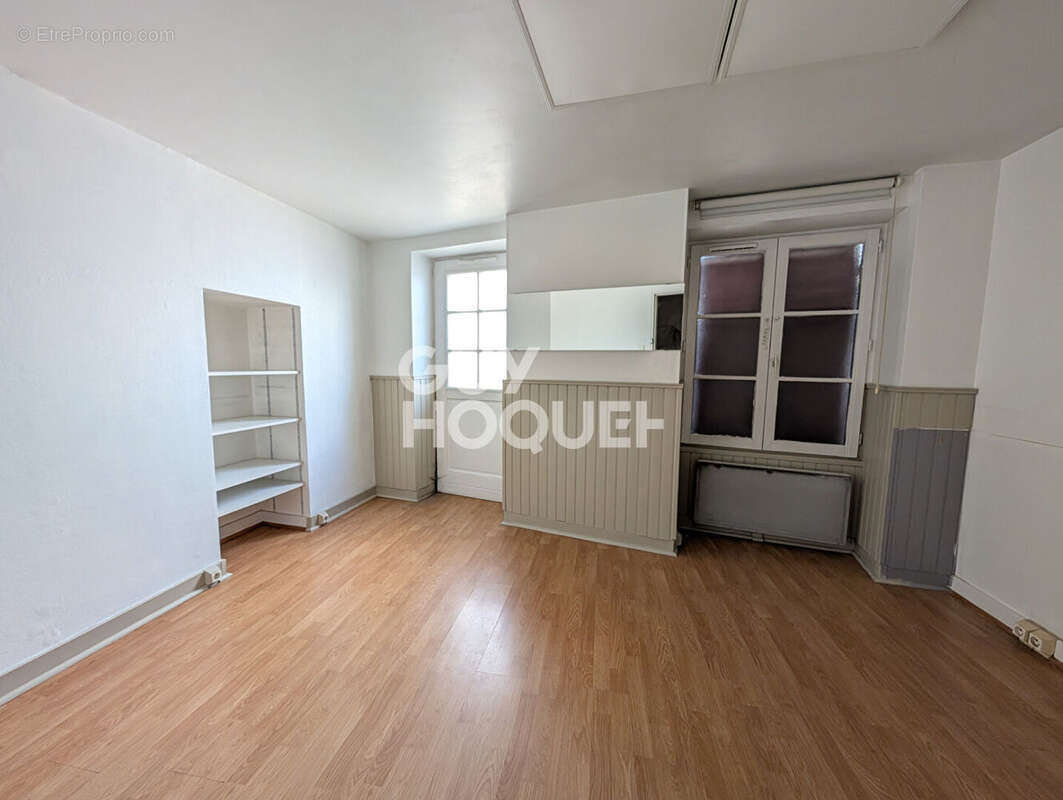 Commerce à LOUVECIENNES