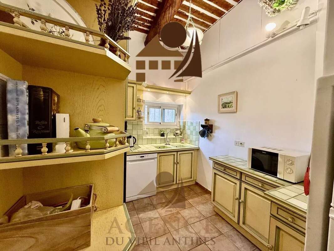 VIEIL ANTIBES – Superbe 3 pièces d’environ 60 m² avec balcon et vue jardin - photo 8