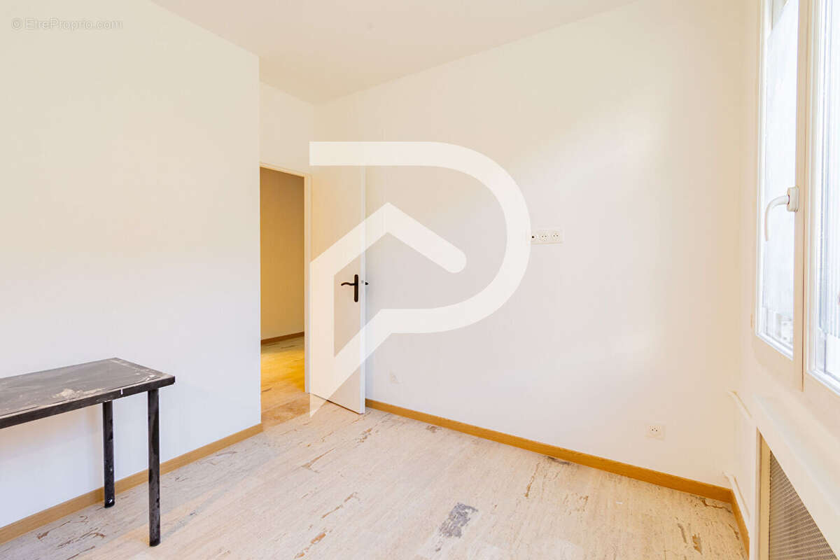 Appartement à MARSEILLE-4E